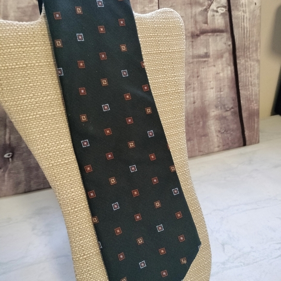 Robert Talbott Men's Silk Necktie Geometric Square Handsewn Finest Silk Classic - Picture 3 of 11